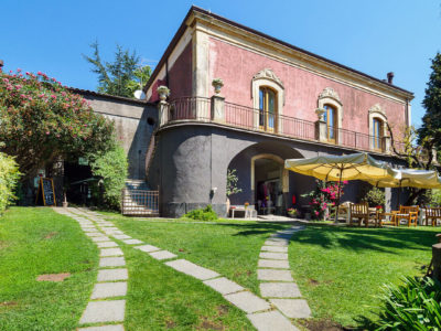 Monaci delle Terre Nere, Boutique Hotel ai piedi del vulcano Etna (Sicilia, Italia)